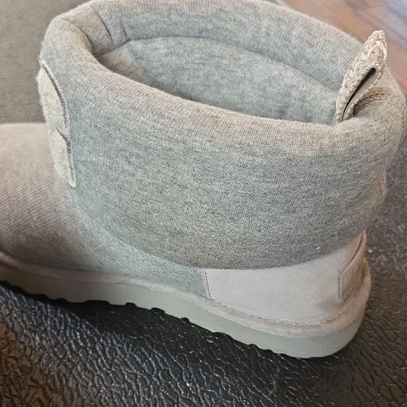 UGG Light Gray Knit Boots - Picture 7 of 15